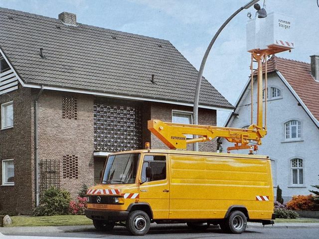 RUTHMANN Mercedes Vario 711D Steiger 12,60m Korb isoliert