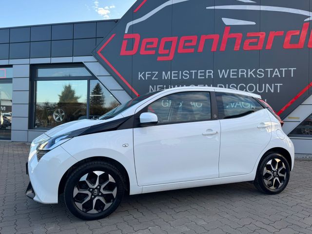 TOYOTA Aygo AYGO x-play Team D 1.Hand Kamera